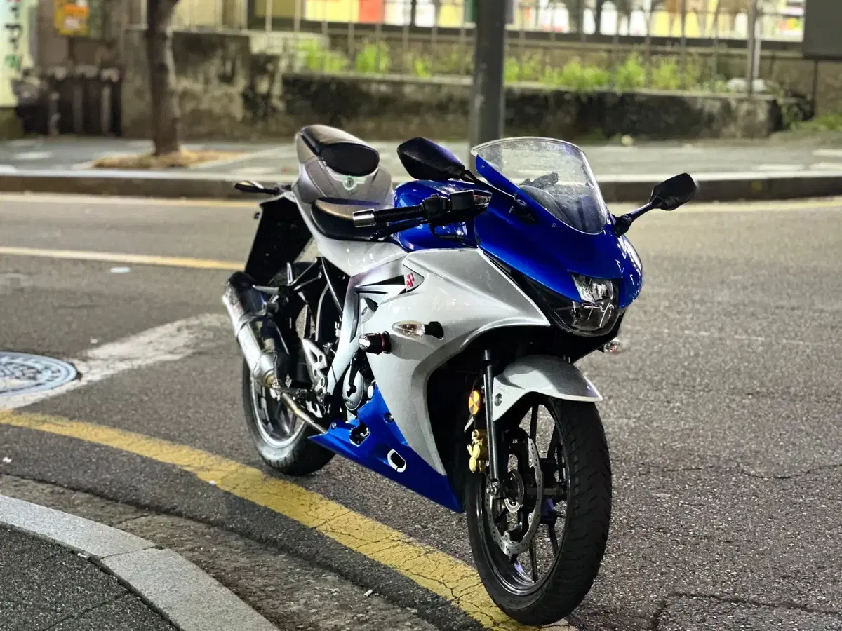 gsxr125 21년식 요시무라 급처합니다